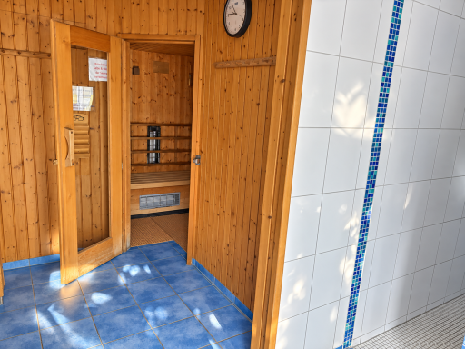 Eingang zur Sauna der Parksauna Trier